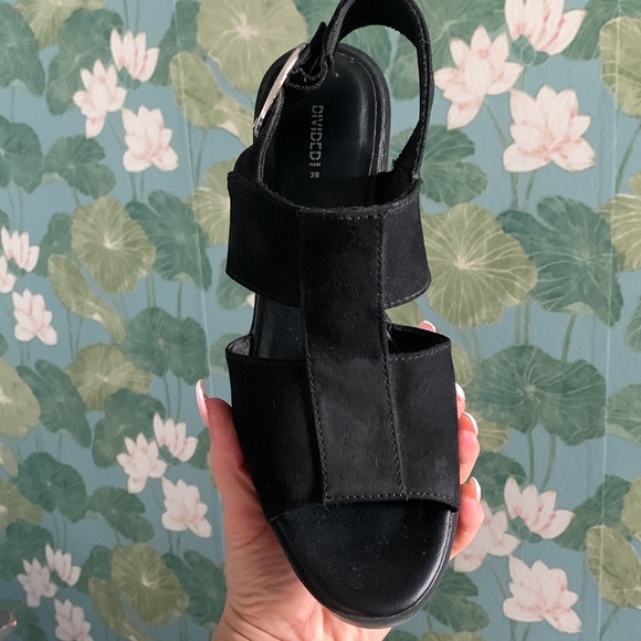 Chunky sandals 🖤 - Picture 2 of 5